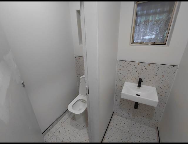 335M² OFFICE TO LET IN HALFWAY HOUSE